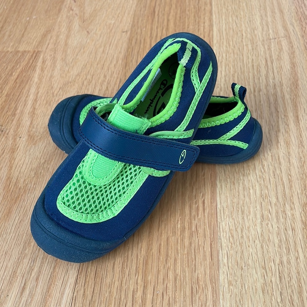 C9 toddler water shoes